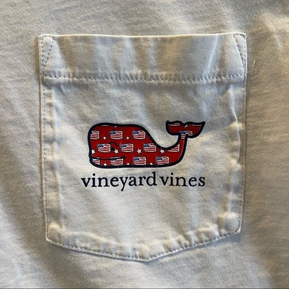 H: Vineyard Vines T-shirt Men's Sz XS Pocket Graphic USA Flag - Picture 3 of 7